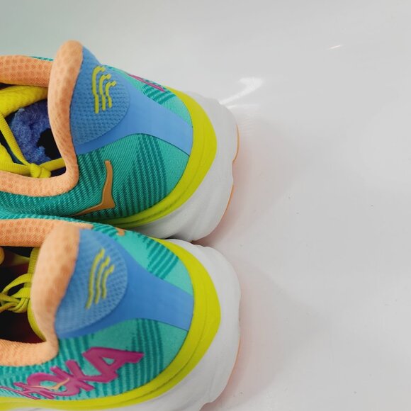 Athletic_Shoes